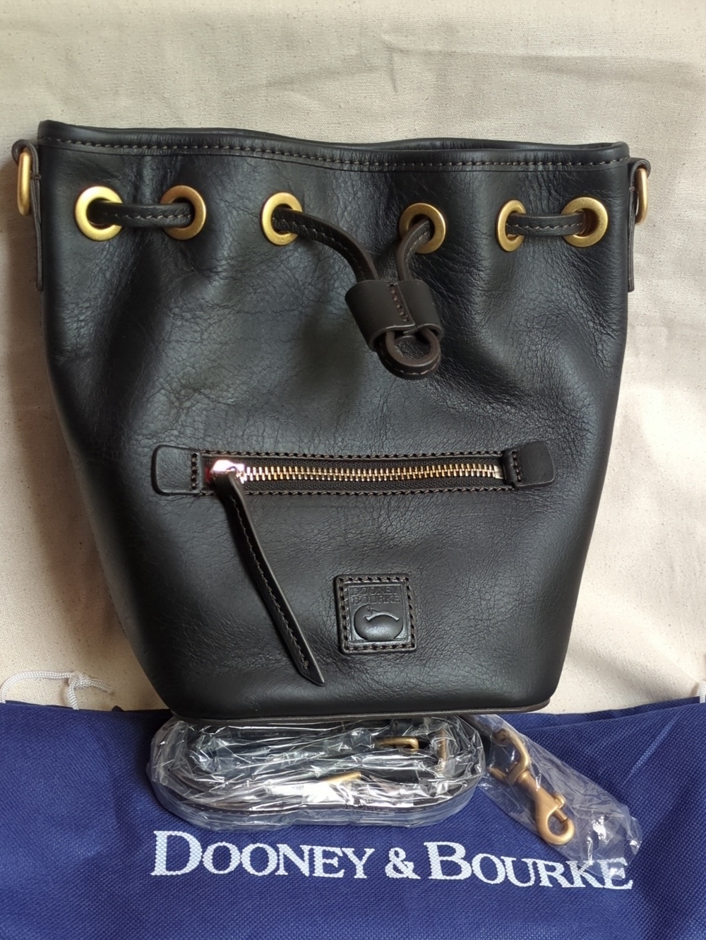Dooney & Bourke Black Florentine Leather Drawstring Crossbody Bucket Bag ✨New